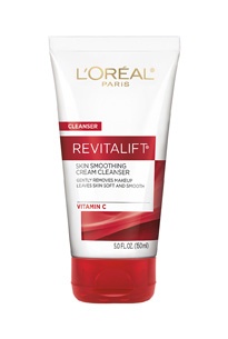 RevitaLift Radiant Smoothing Cream Cleanser